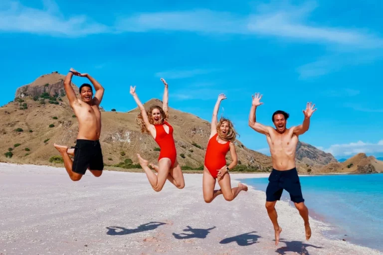 Jewish Travel Groups Exploring Culture and Heritage